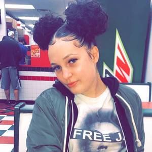 Meet your Posher, Marissa